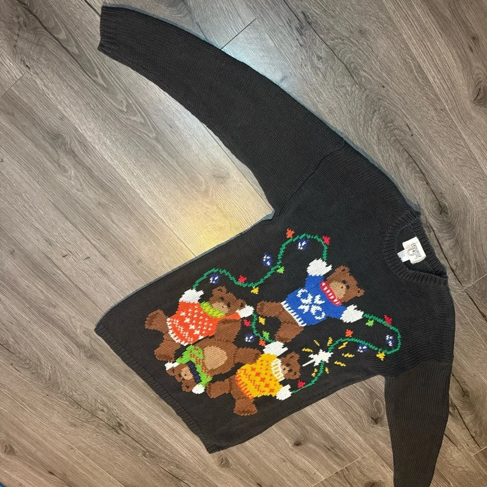 Cervelle Vintage Christmas Sweater with Bear and lights Design size Large